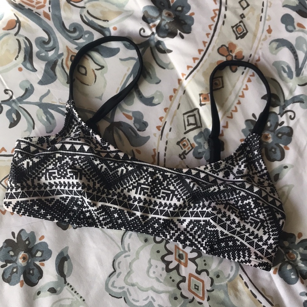 Xhilaration Bikini Top; M